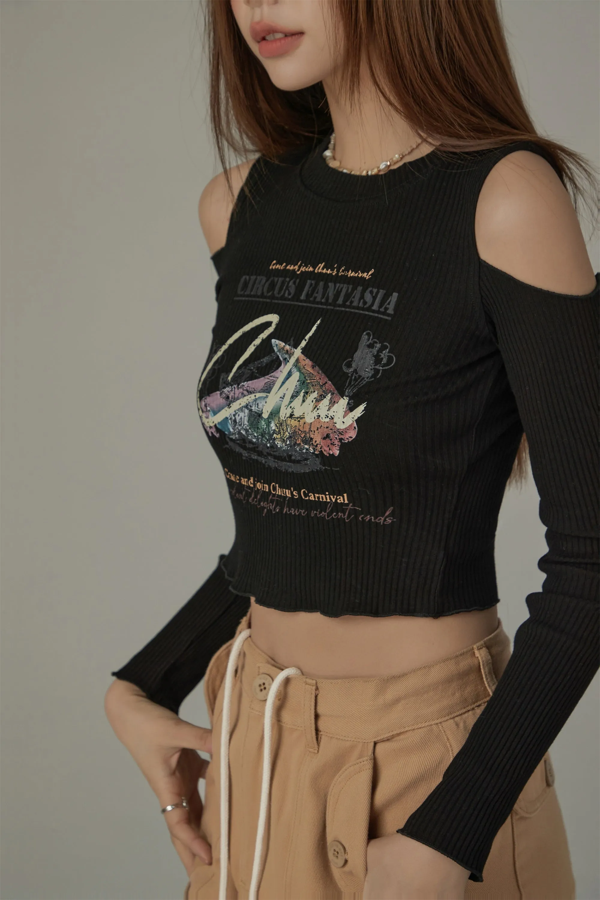 Chuu Circus Off-The-Shoulder Ribbed T-Shirt