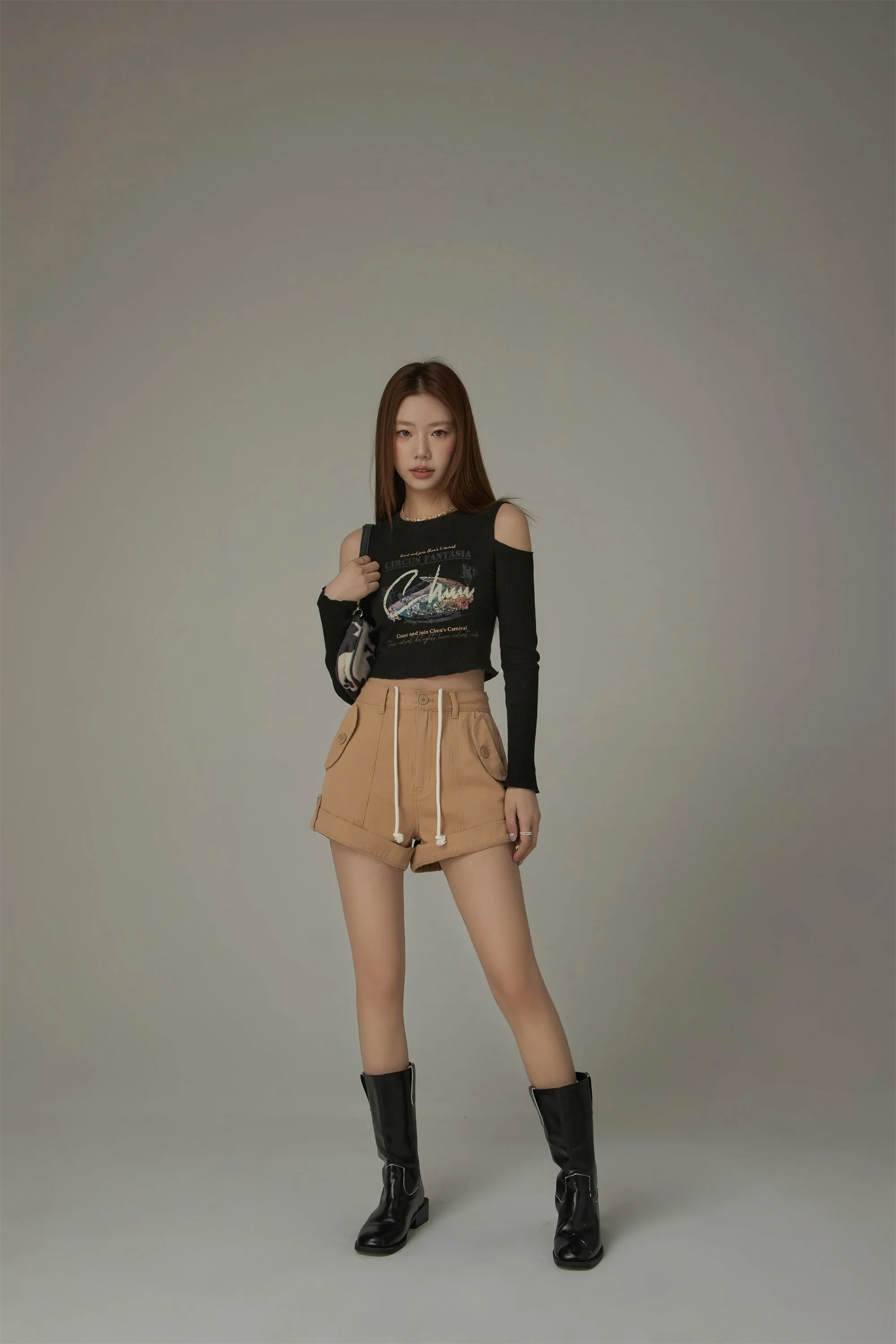 Chuu Circus Off-The-Shoulder Ribbed T-Shirt