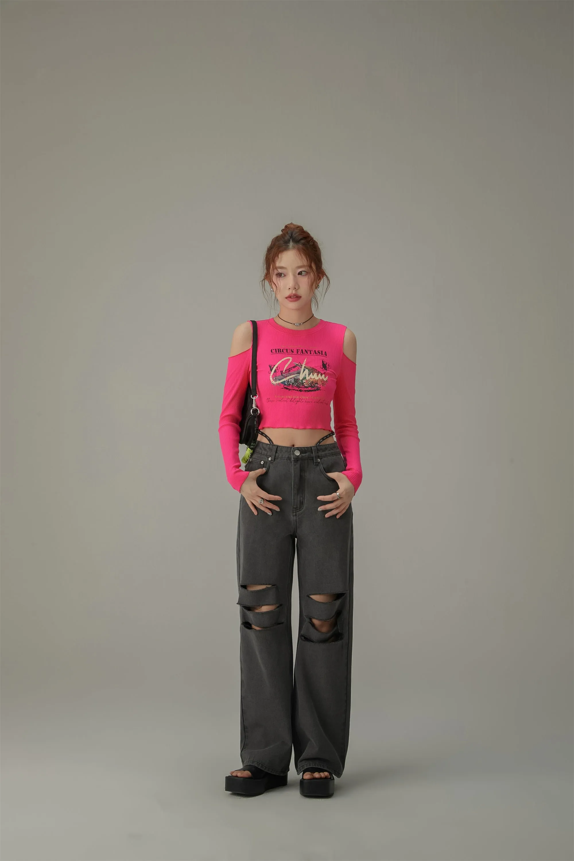 Chuu Circus Off-The-Shoulder Ribbed T-Shirt